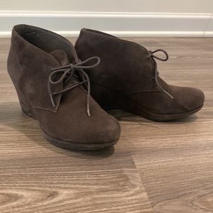 Clarks dark brown suede bootie 7.5